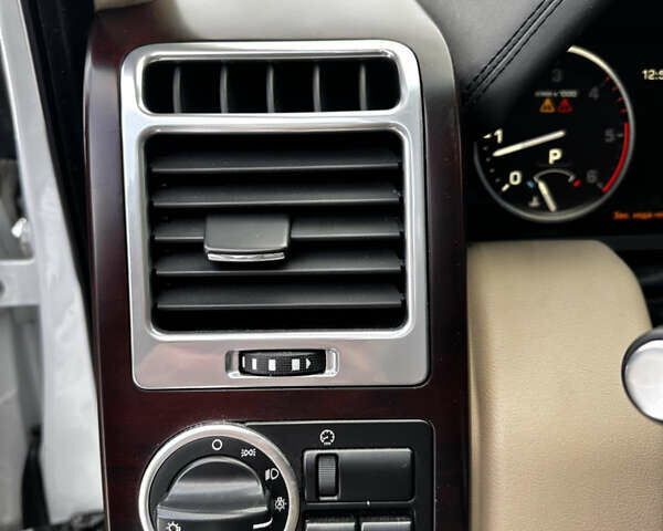 Белый Ленд Ровер Рендж Ровер, объемом двигателя 4.37 л и пробегом 217 тыс. км за 16500 $, фото 24 на Automoto.ua