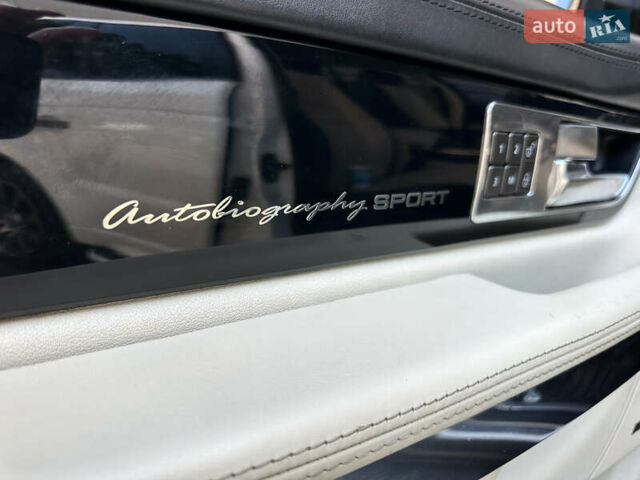 Белый Ленд Ровер Рендж Ровер, объемом двигателя 5 л и пробегом 179 тыс. км за 18000 $, фото 9 на Automoto.ua