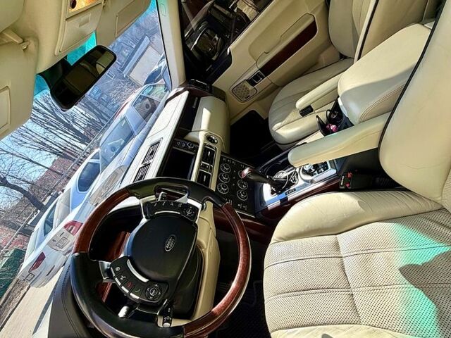 Білий Ленд Ровер Рендж Ровер, об'ємом двигуна 5 л та пробігом 187 тис. км за 20999 $, фото 7 на Automoto.ua