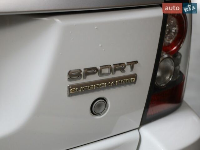 Білий Ленд Ровер Рендж Ровер, об'ємом двигуна 5 л та пробігом 207 тис. км за 21500 $, фото 3 на Automoto.ua