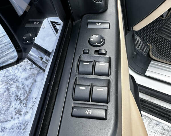 Белый Ленд Ровер Рендж Ровер, объемом двигателя 4.37 л и пробегом 217 тыс. км за 16500 $, фото 23 на Automoto.ua