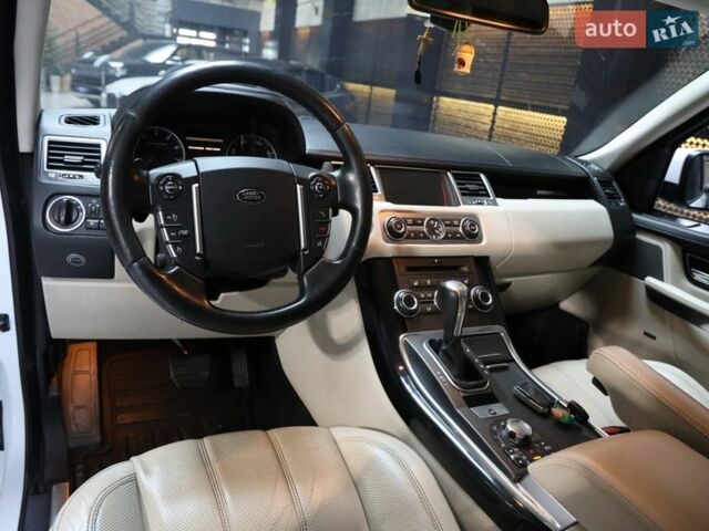 Білий Ленд Ровер Рендж Ровер, об'ємом двигуна 5 л та пробігом 207 тис. км за 21500 $, фото 15 на Automoto.ua