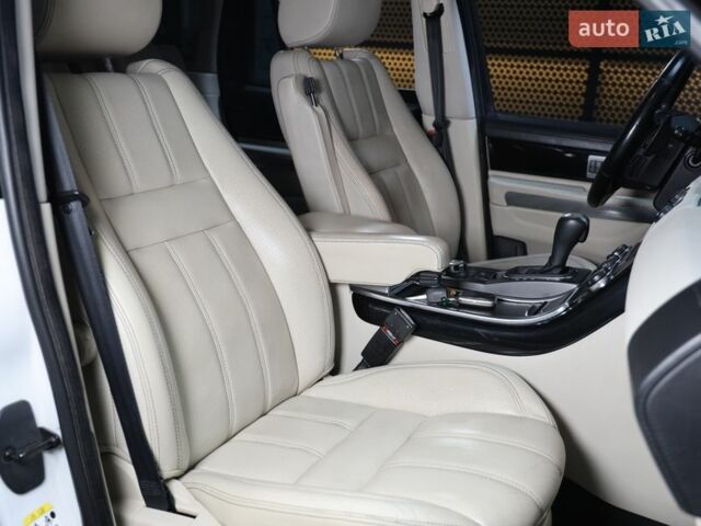 Білий Ленд Ровер Рендж Ровер, об'ємом двигуна 5 л та пробігом 207 тис. км за 21500 $, фото 40 на Automoto.ua