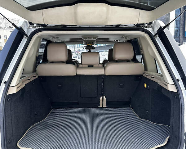 Белый Ленд Ровер Рендж Ровер, объемом двигателя 4.37 л и пробегом 217 тыс. км за 16500 $, фото 25 на Automoto.ua