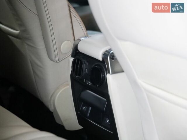 Білий Ленд Ровер Рендж Ровер, об'ємом двигуна 5 л та пробігом 207 тис. км за 21500 $, фото 36 на Automoto.ua