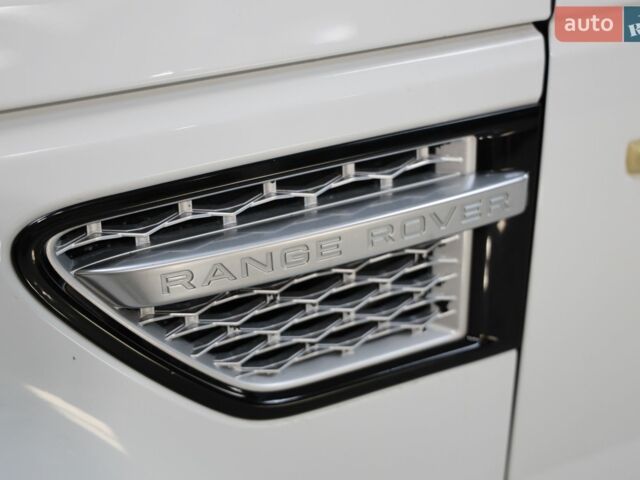 Белый Ленд Ровер Рендж Ровер, объемом двигателя 5 л и пробегом 207 тыс. км за 17500 $, фото 2 на Automoto.ua