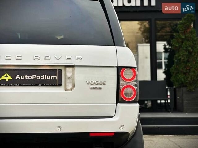 Білий Ленд Ровер Рендж Ровер, об'ємом двигуна 4.37 л та пробігом 300 тис. км за 18800 $, фото 17 на Automoto.ua