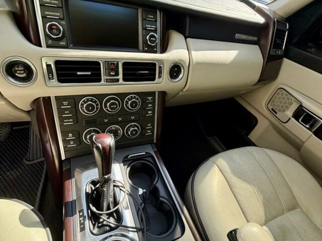 Белый Ленд Ровер Рендж Ровер, объемом двигателя 5 л и пробегом 187 тыс. км за 20999 $, фото 7 на Automoto.ua