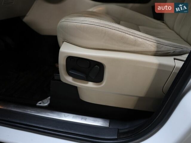 Білий Ленд Ровер Рендж Ровер, об'ємом двигуна 5 л та пробігом 207 тис. км за 21500 $, фото 20 на Automoto.ua