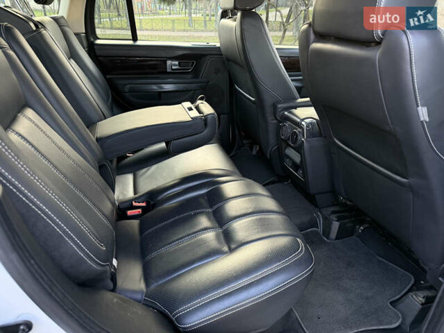 Білий Ленд Ровер Рендж Ровер, об'ємом двигуна 5 л та пробігом 156 тис. км за 15000 $, фото 14 на Automoto.ua