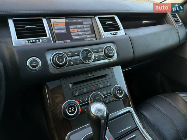 Белый Ленд Ровер Рендж Ровер, объемом двигателя 5 л и пробегом 156 тыс. км за 15500 $, фото 19 на Automoto.ua