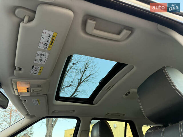 Белый Ленд Ровер Рендж Ровер, объемом двигателя 5 л и пробегом 156 тыс. км за 15500 $, фото 23 на Automoto.ua