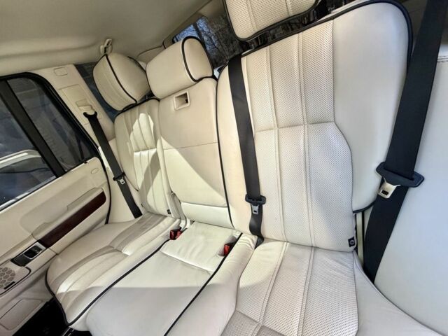 Белый Ленд Ровер Рендж Ровер, объемом двигателя 5 л и пробегом 187 тыс. км за 20999 $, фото 6 на Automoto.ua