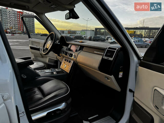 Белый Ленд Ровер Рендж Ровер, объемом двигателя 4.37 л и пробегом 181 тыс. км за 19500 $, фото 44 на Automoto.ua