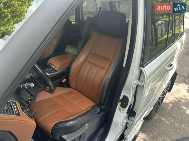 Белый Ленд Ровер Рендж Ровер, объемом двигателя 2.99 л и пробегом 181 тыс. км за 20500 $, фото 24 на Automoto.ua