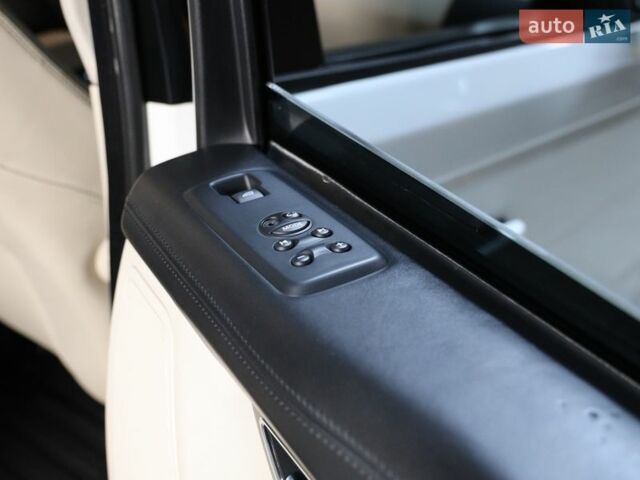 Білий Ленд Ровер Рендж Ровер, об'ємом двигуна 5 л та пробігом 207 тис. км за 21500 $, фото 37 на Automoto.ua