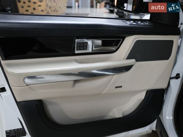 Білий Ленд Ровер Рендж Ровер, об'ємом двигуна 5 л та пробігом 207 тис. км за 21500 $, фото 9 на Automoto.ua