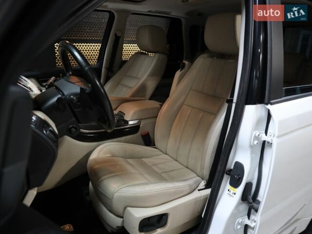 Білий Ленд Ровер Рендж Ровер, об'ємом двигуна 5 л та пробігом 207 тис. км за 21500 $, фото 24 на Automoto.ua