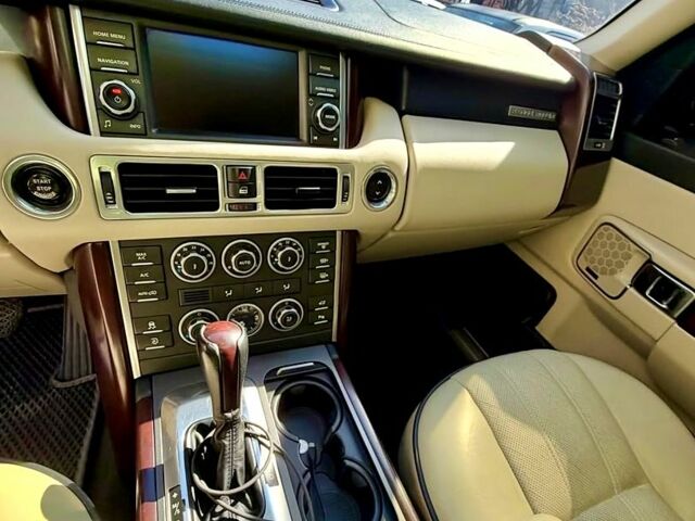 Білий Ленд Ровер Рендж Ровер, об'ємом двигуна 5 л та пробігом 184 тис. км за 17999 $, фото 9 на Automoto.ua