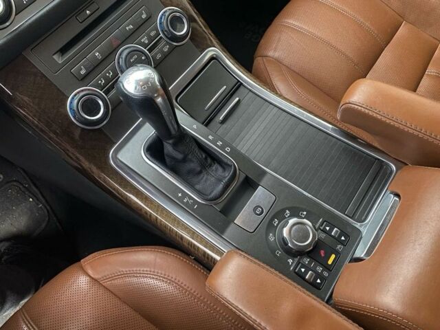 Белый Ленд Ровер Рендж Ровер, объемом двигателя 3 л и пробегом 164 тыс. км за 11000 $, фото 3 на Automoto.ua