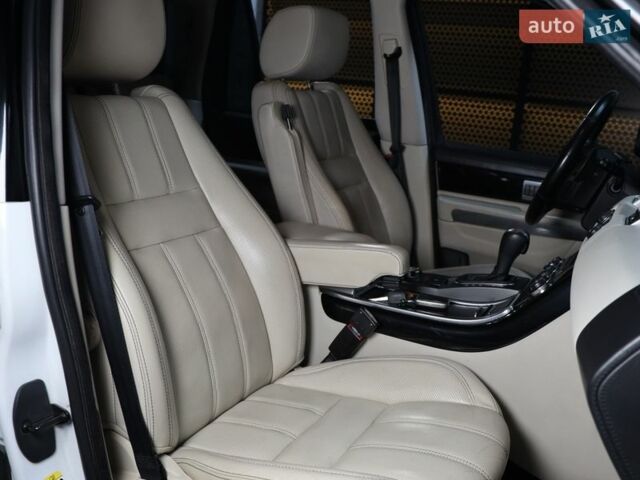 Білий Ленд Ровер Рендж Ровер, об'ємом двигуна 5 л та пробігом 207 тис. км за 21500 $, фото 38 на Automoto.ua
