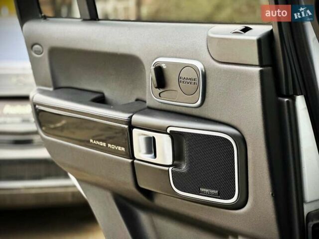 Белый Ленд Ровер Рендж Ровер, объемом двигателя 4.37 л и пробегом 300 тыс. км за 18800 $, фото 29 на Automoto.ua