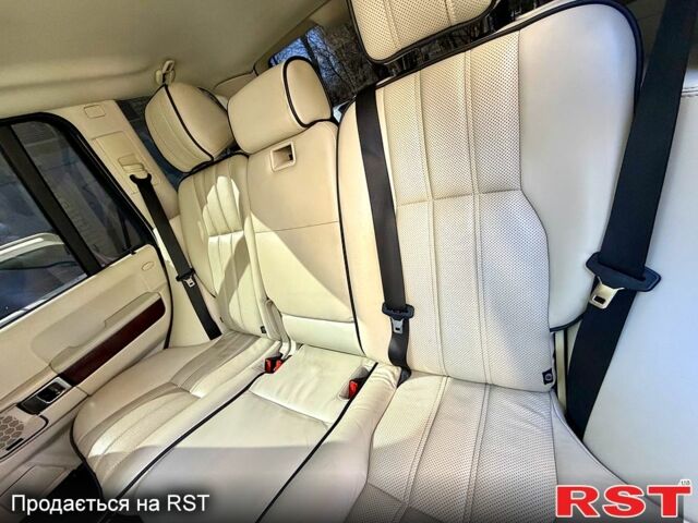 Білий Ленд Ровер Рендж Ровер, об'ємом двигуна 5 л та пробігом 187 тис. км за 20999 $, фото 12 на Automoto.ua