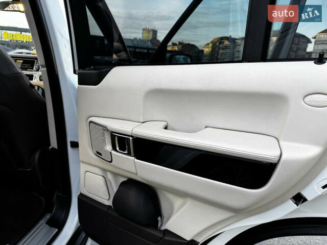 Белый Ленд Ровер Рендж Ровер, объемом двигателя 4.37 л и пробегом 181 тыс. км за 23950 $, фото 43 на Automoto.ua