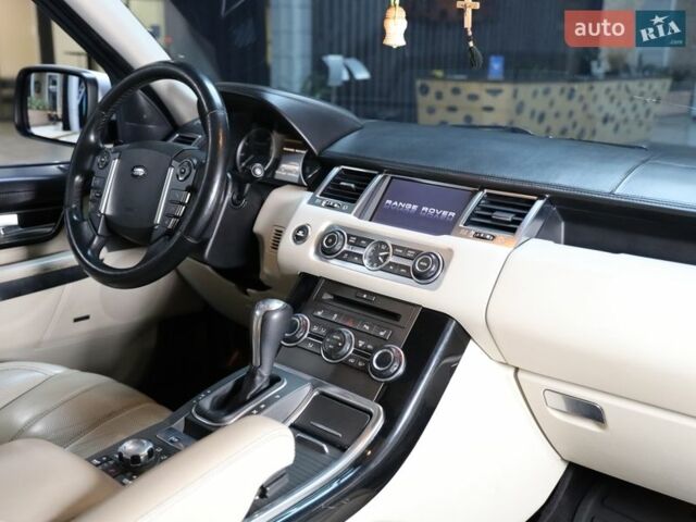 Білий Ленд Ровер Рендж Ровер, об'ємом двигуна 5 л та пробігом 207 тис. км за 21500 $, фото 43 на Automoto.ua