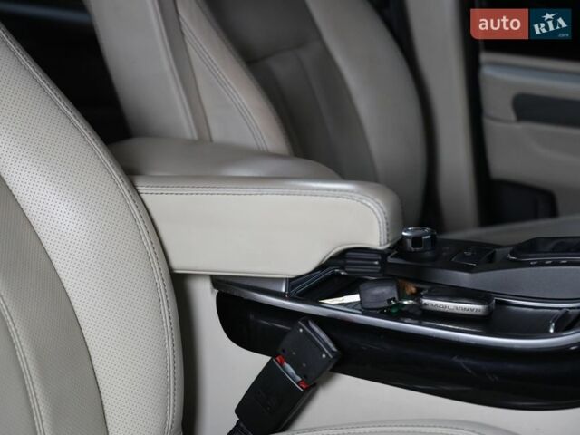 Білий Ленд Ровер Рендж Ровер, об'ємом двигуна 5 л та пробігом 207 тис. км за 21500 $, фото 41 на Automoto.ua