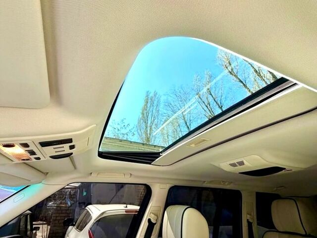 Білий Ленд Ровер Рендж Ровер, об'ємом двигуна 5 л та пробігом 184 тис. км за 17999 $, фото 6 на Automoto.ua