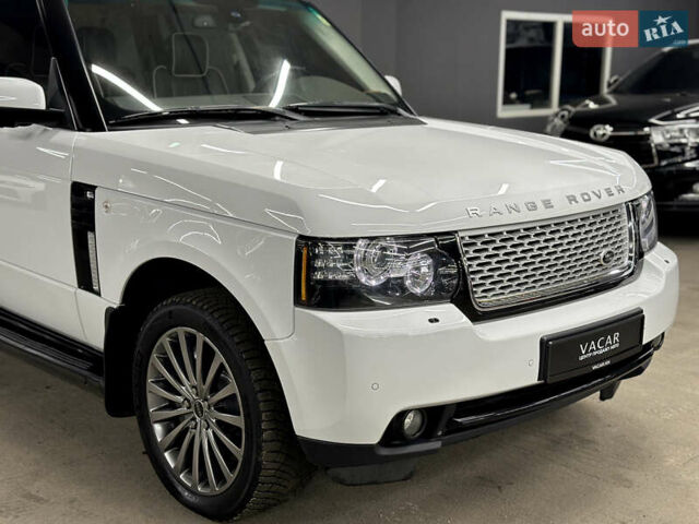 Білий Ленд Ровер Рендж Ровер, об'ємом двигуна 4.37 л та пробігом 126 тис. км за 29000 $, фото 13 на Automoto.ua