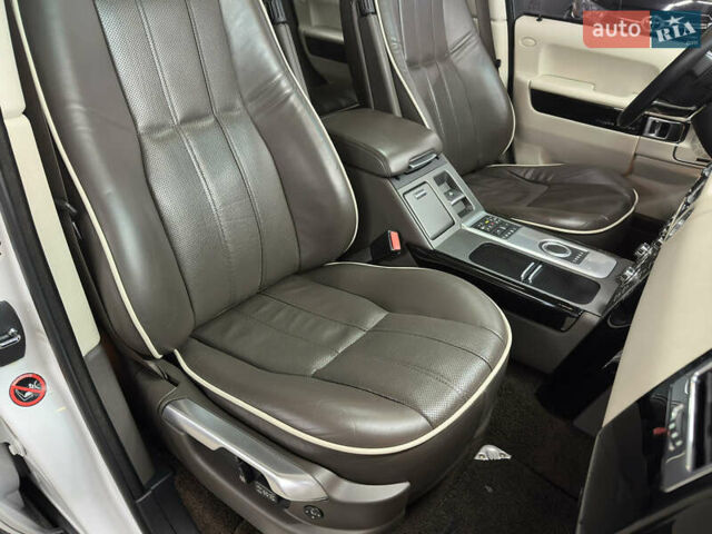 Білий Ленд Ровер Рендж Ровер, об'ємом двигуна 4.37 л та пробігом 126 тис. км за 29000 $, фото 33 на Automoto.ua