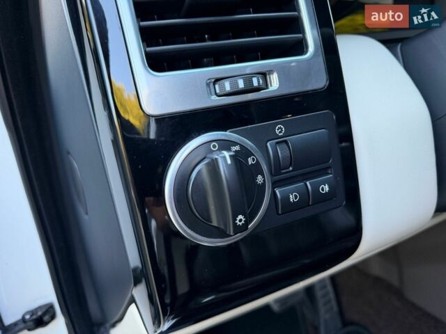 Білий Ленд Ровер Рендж Ровер, об'ємом двигуна 4.4 л та пробігом 250 тис. км за 24500 $, фото 51 на Automoto.ua