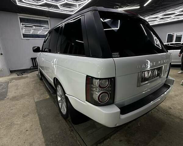 Белый Ленд Ровер Рендж Ровер, объемом двигателя 4.37 л и пробегом 231 тыс. км за 21000 $, фото 5 на Automoto.ua