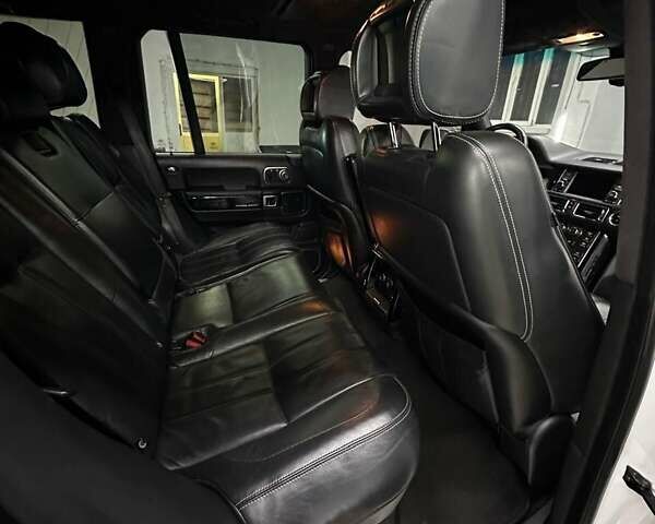 Белый Ленд Ровер Рендж Ровер, объемом двигателя 4.37 л и пробегом 231 тыс. км за 21000 $, фото 13 на Automoto.ua