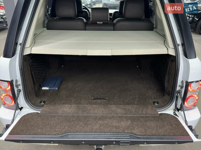 Білий Ленд Ровер Рендж Ровер, об'ємом двигуна 4.37 л та пробігом 126 тис. км за 29000 $, фото 21 на Automoto.ua