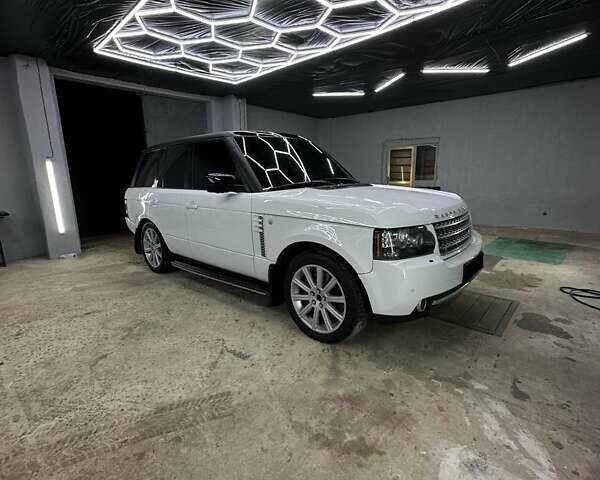 Белый Ленд Ровер Рендж Ровер, объемом двигателя 4.37 л и пробегом 231 тыс. км за 21000 $, фото 2 на Automoto.ua
