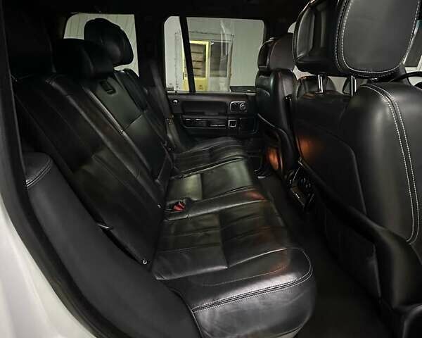 Белый Ленд Ровер Рендж Ровер, объемом двигателя 4.37 л и пробегом 231 тыс. км за 21000 $, фото 12 на Automoto.ua