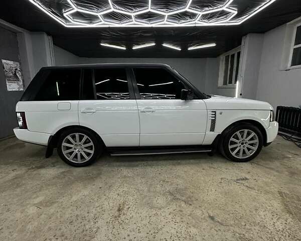Белый Ленд Ровер Рендж Ровер, объемом двигателя 4.37 л и пробегом 231 тыс. км за 21000 $, фото 3 на Automoto.ua