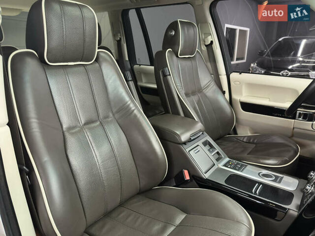 Білий Ленд Ровер Рендж Ровер, об'ємом двигуна 4.37 л та пробігом 126 тис. км за 29000 $, фото 34 на Automoto.ua