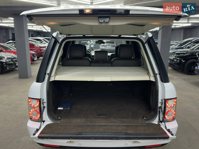 Білий Ленд Ровер Рендж Ровер, об'ємом двигуна 4.37 л та пробігом 126 тис. км за 29000 $, фото 20 на Automoto.ua