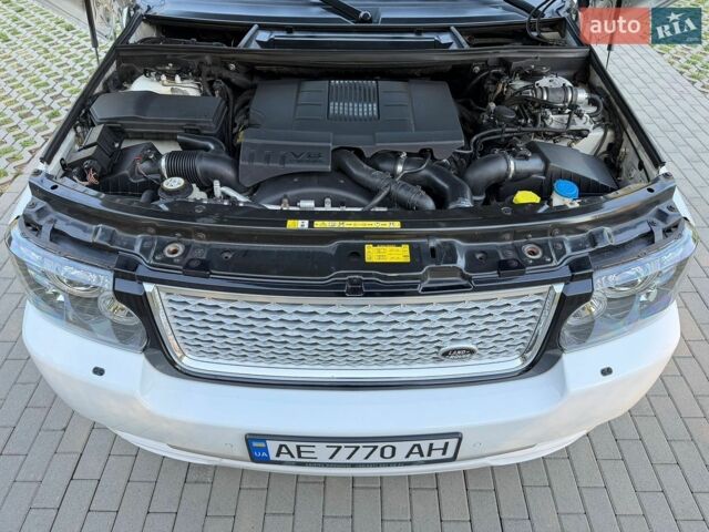 Білий Ленд Ровер Рендж Ровер, об'ємом двигуна 4.4 л та пробігом 250 тис. км за 24500 $, фото 29 на Automoto.ua
