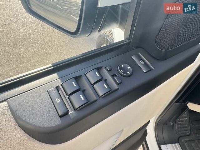 Белый Ленд Ровер Рендж Ровер, объемом двигателя 4.37 л и пробегом 177 тыс. км за 22500 $, фото 9 на Automoto.ua