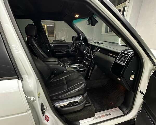 Белый Ленд Ровер Рендж Ровер, объемом двигателя 4.37 л и пробегом 231 тыс. км за 21000 $, фото 9 на Automoto.ua