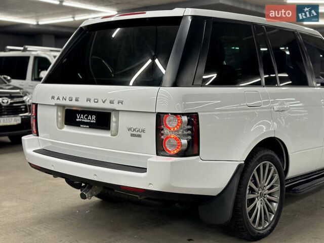 Білий Ленд Ровер Рендж Ровер, об'ємом двигуна 4.37 л та пробігом 126 тис. км за 29000 $, фото 9 на Automoto.ua