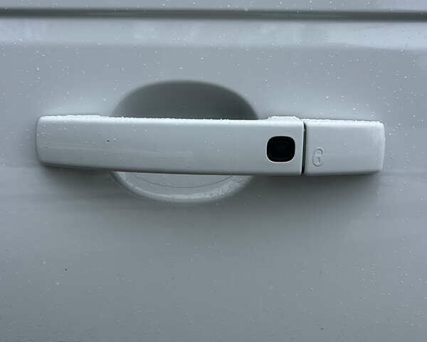 Белый Ленд Ровер Рендж Ровер, объемом двигателя 2.99 л и пробегом 270 тыс. км за 19500 $, фото 17 на Automoto.ua