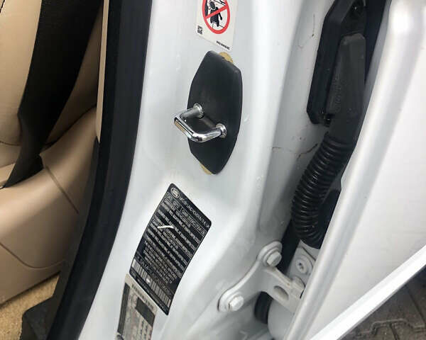 Ленд Ровер Рендж Ровер 2012 в Коломые на Automoto.ua Белый Ленд Ровер Рендж Ровер, объемом двигателя 5 л и пробегом 130 тыс. км за 26500 $, фото 33 на Automoto.ua