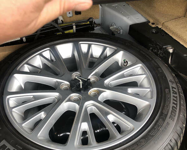 Ленд Ровер Рендж Ровер 2012 в Коломые на Automoto.ua Белый Ленд Ровер Рендж Ровер, объемом двигателя 5 л и пробегом 130 тыс. км за 26500 $, фото 28 на Automoto.ua