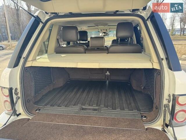 Белый Ленд Ровер Рендж Ровер, объемом двигателя 4.37 л и пробегом 177 тыс. км за 22500 $, фото 13 на Automoto.ua